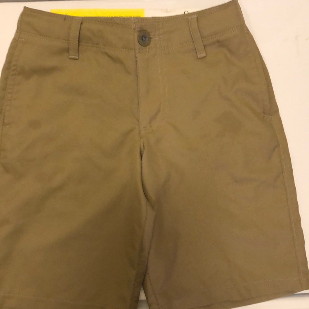 Boys under armor size small